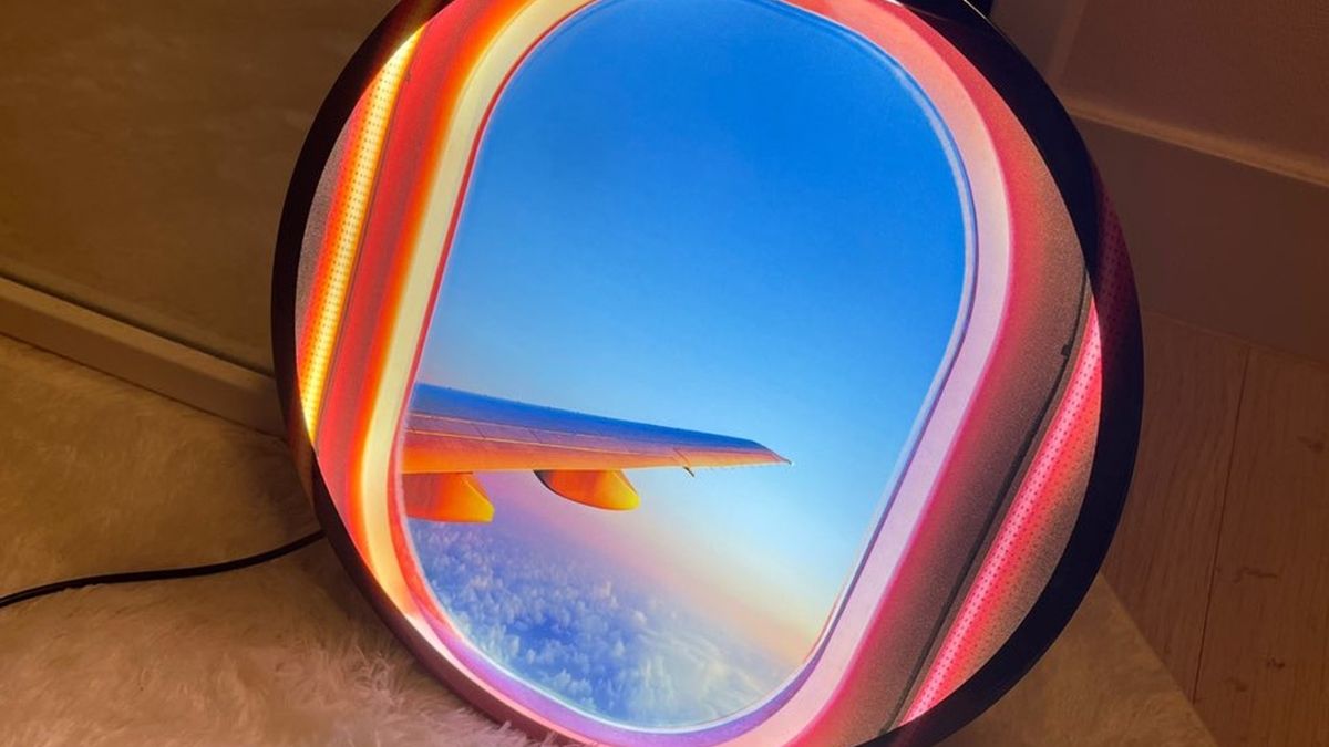 Společnost vyrobila přenosné letadlové okno pro ty, kterým chybí cestování
